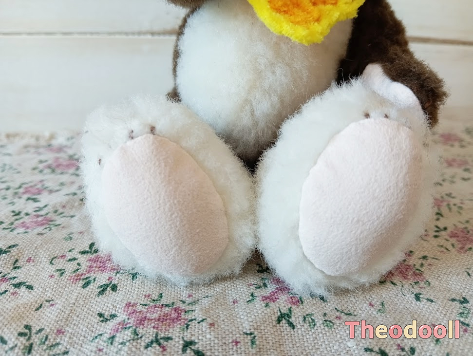 白とこげ茶の猫さん