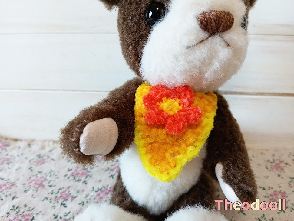 白とこげ茶の猫さん