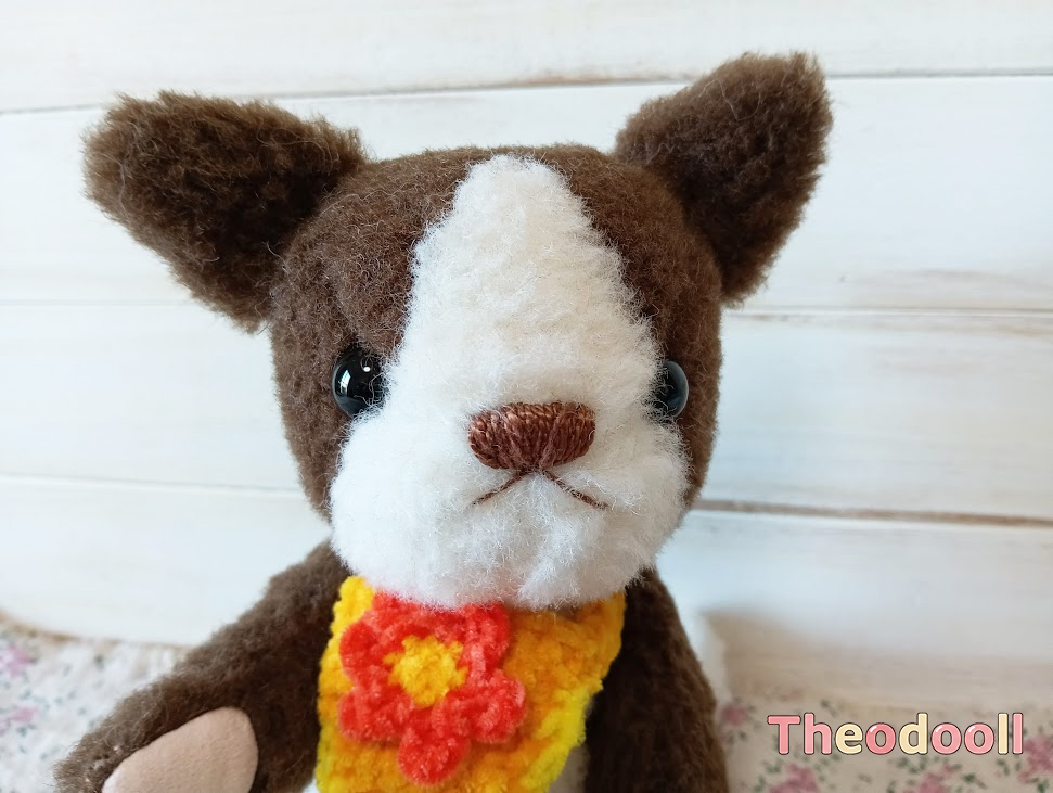 白とこげ茶の猫さん