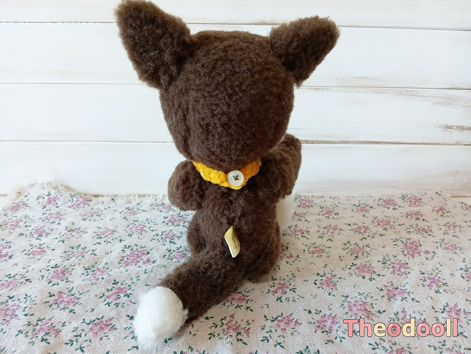 白とこげ茶の猫さん